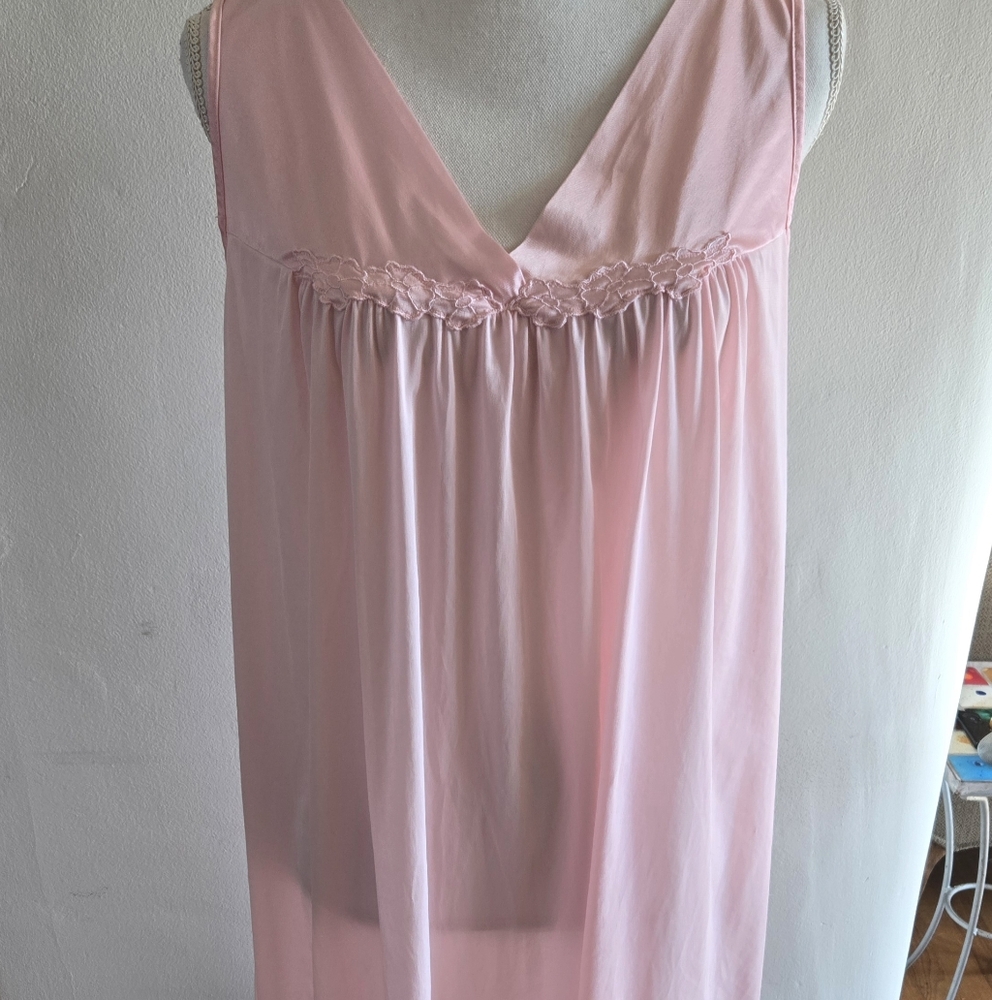 Vanity Fair Vintage SatinTrimmed Knee Length Pink Nightgown Large